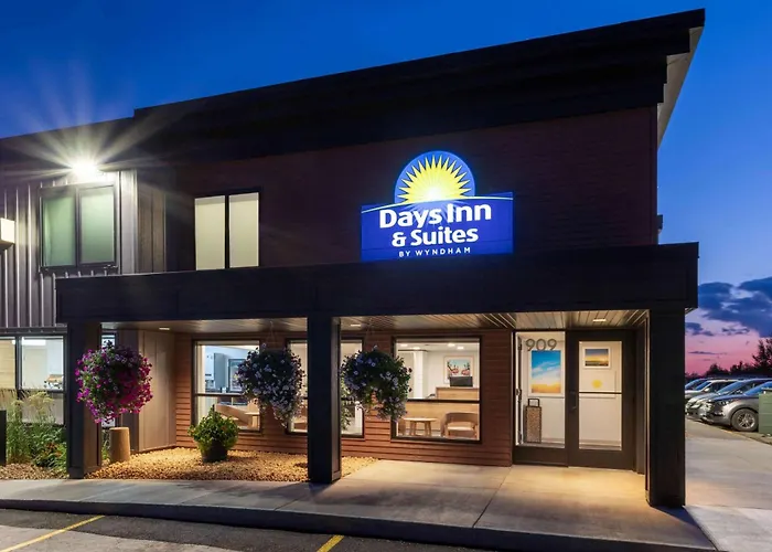 Days Inn & Suites By Wyndham By The Mall